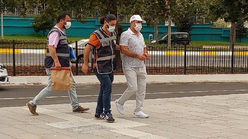 Boşandığı eşini, kızının gözleri önünde 4 bıçak darbesiyle öldürdü