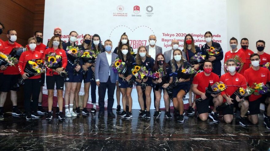 Olimpiyat beşincisi Filenin Sultanları yurda döndü