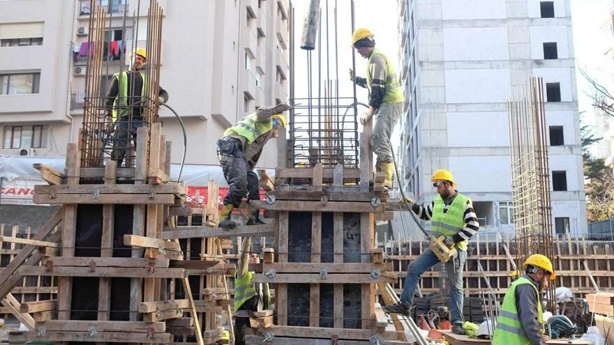 İnşaat sektörü açılan işlere sevinemiyor