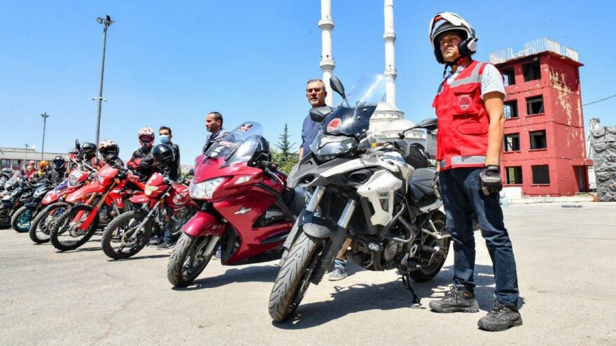 Motosikletli gönüllü itfaiyeciler