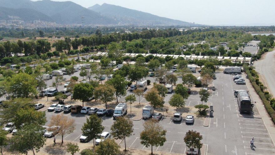 Yangın karavancıları şehre mahkum etti