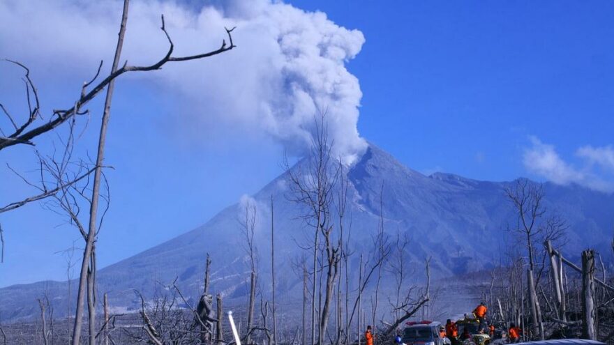 Merapi Yanardağı yeniden harekete geçti