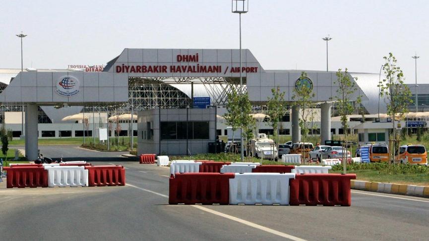 Iğdır-Ankara seferini yapan 110 yolculu uçak acil iniş yaptı