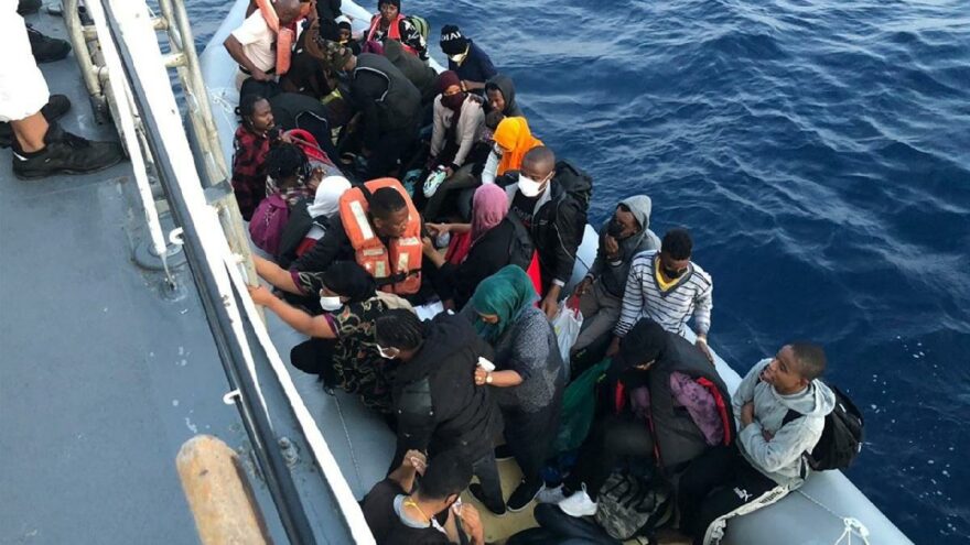 İzmir açıklarında düzensiz göçmen hareketliliği