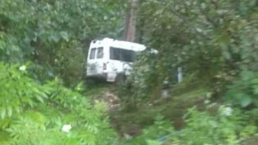 Minibüs şarampole yuvarlandı; anne öldü, kızı ve sürücü yaralandı