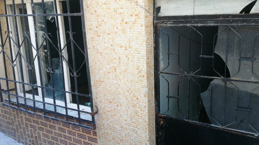 Bağcılar’da mahalleliyi sokağa döken taciz iddiası: Şüphelinin evi kurşunlandı