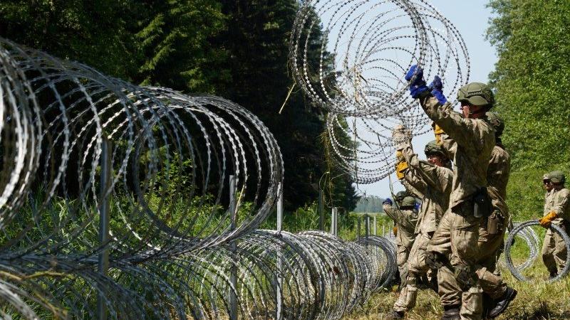 Litvanya’dan düzensiz göçmenlere karşı sınıra telden duvar örecek
