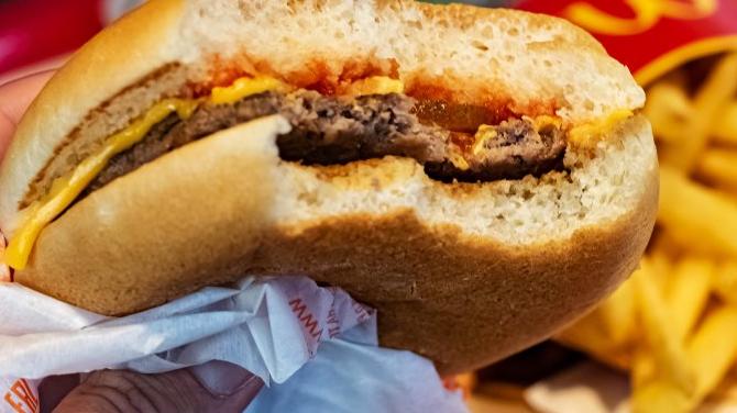 Ünlü fast food zincirine, “orucumu bozdurdu” davası