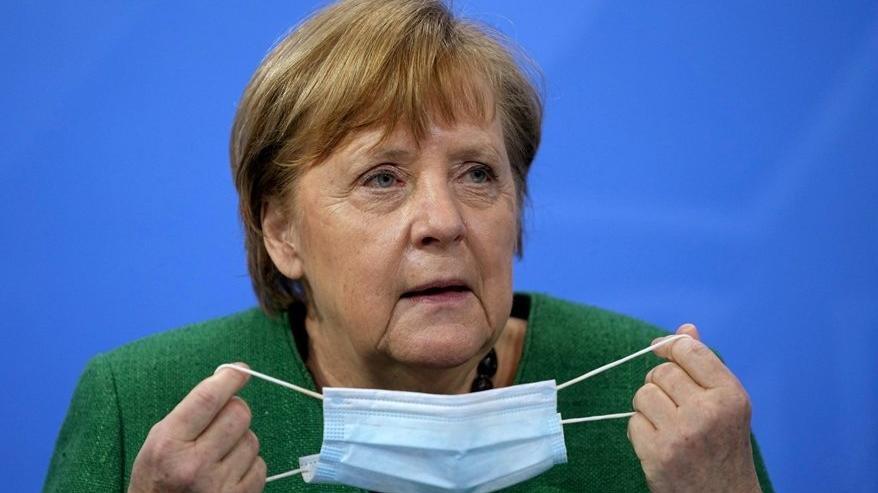 Merkel duyurdu! Almanya’da corona aşısı ücretli oluyor