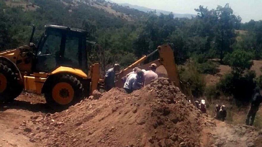 Göçük altında kalan 2 kişi hayatını kaybetti