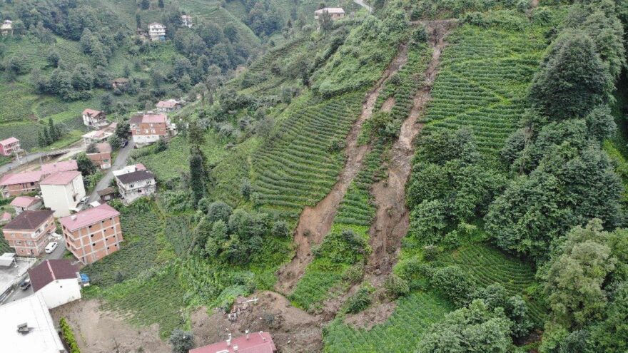 Rize’de şiddetli yağış! Evler tahliye edildi