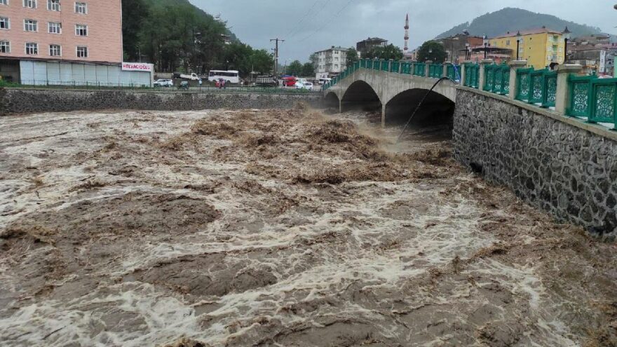 4 yıldır yapılamayan baraj nedeniyle 3 ilçe sürekli sel altında