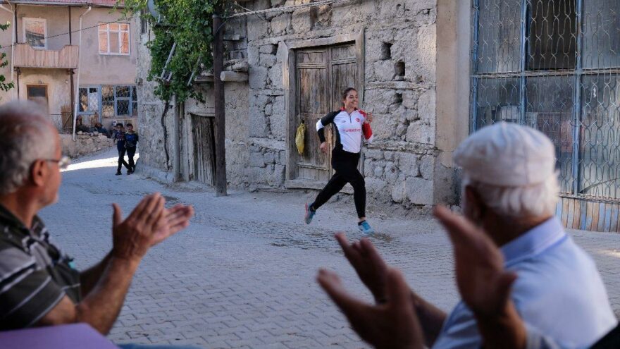 Annesinin ‘koşma kızım kalbin durur’ dediği milli sporcu Derya Ateşli’nin hikayesi