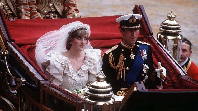 Prens Charles ve Diana’nın düğün pastası 40 yıl sonra açık artırmaya çıktı