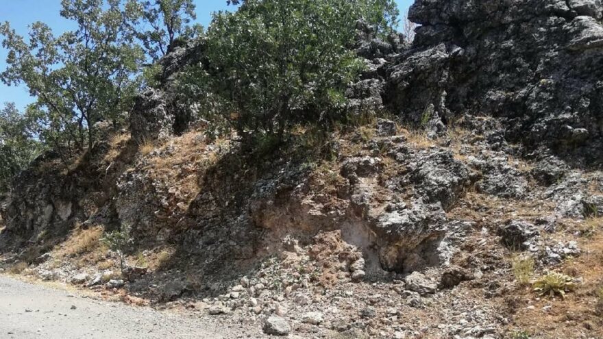 Teröristlerin yol kenarına tuzakladığı patlayıcı imha edildi