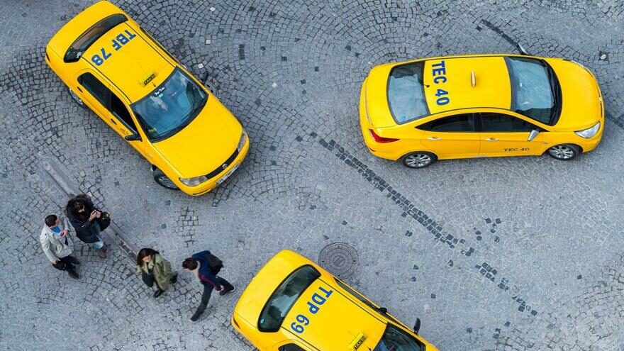 Halk yollarda sefil ama taksi plakası fiyatı uçuyor