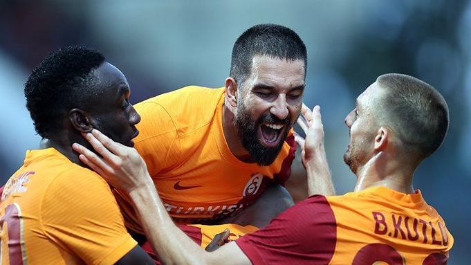 Arda Turan’dan eleştirilere gece yarısı cevap!