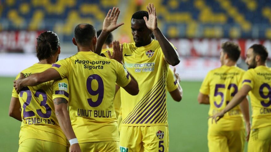 38 yaşındaki Umut Bulut TFF 1. Lig’e fırtına gibi başladı