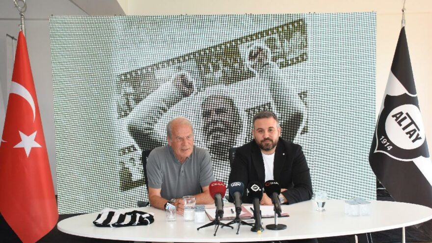 Altay’da teknik direktör Mustafa Denizli ve yeni transferler için imza töreni düzenlendi