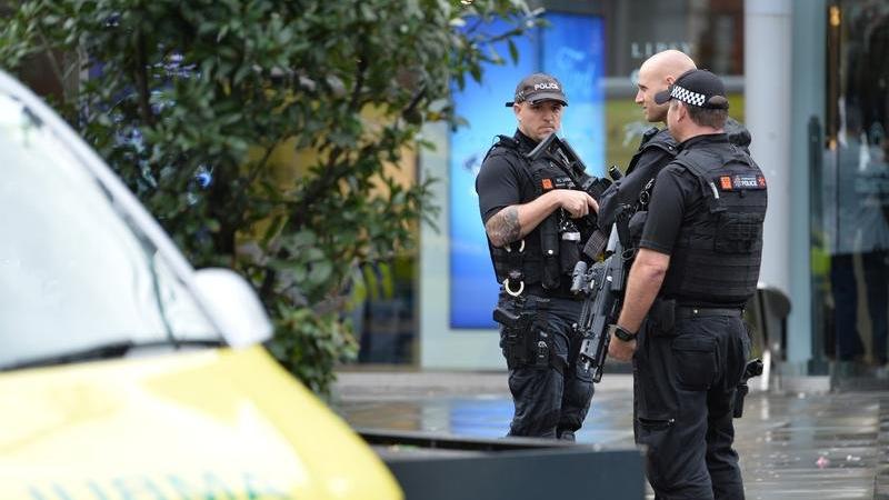 İngiltere’de 3 yaşındaki çocuk ve bir polis memuru evde ölü bulundu
