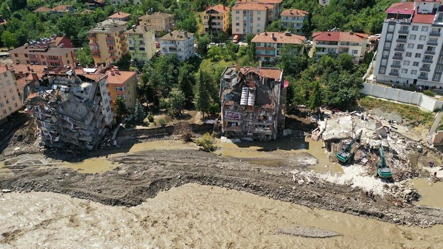 Türkiye’ye IBAN verip dünyaya yardım ediyorlar