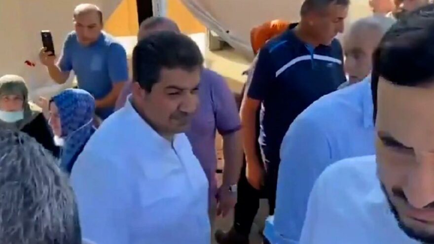 AKP’li Göksu’ya sel bölgesinde vatandaş tepkisi: Her şeyi duymazdan, görmezden gelin, biz hepsini biliyoruz