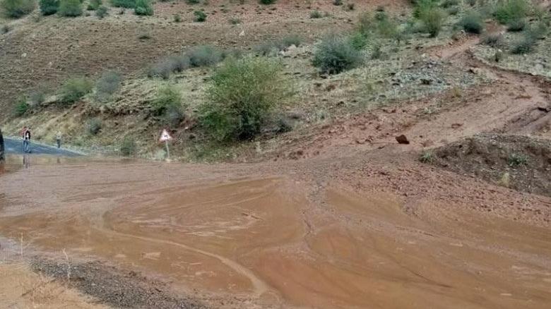 Bingöl’de heyelan nedeniyle kapanan yollar ulaşıma açıldı