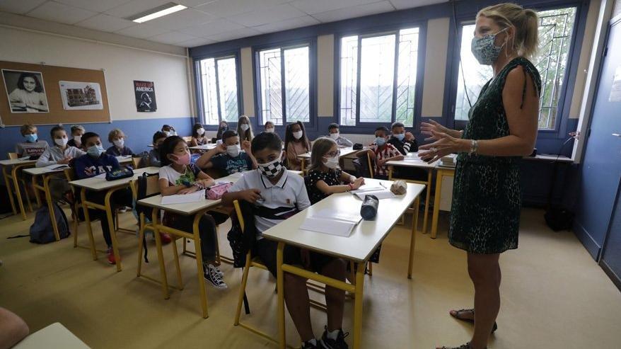 Bilim Kurulu Üyesi Şener: Öğrenciyle temaslı tüm gruplar çift doz aşı olmalı