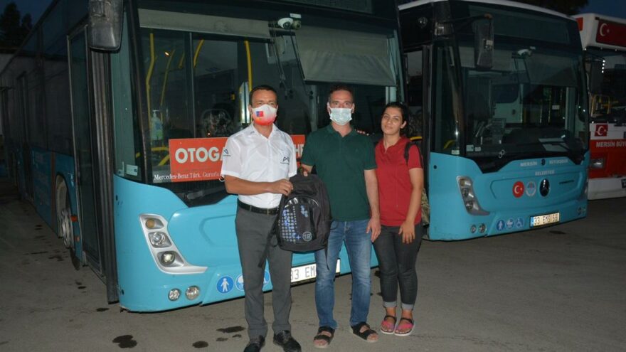 Düğün takılarını otobüste unuttular