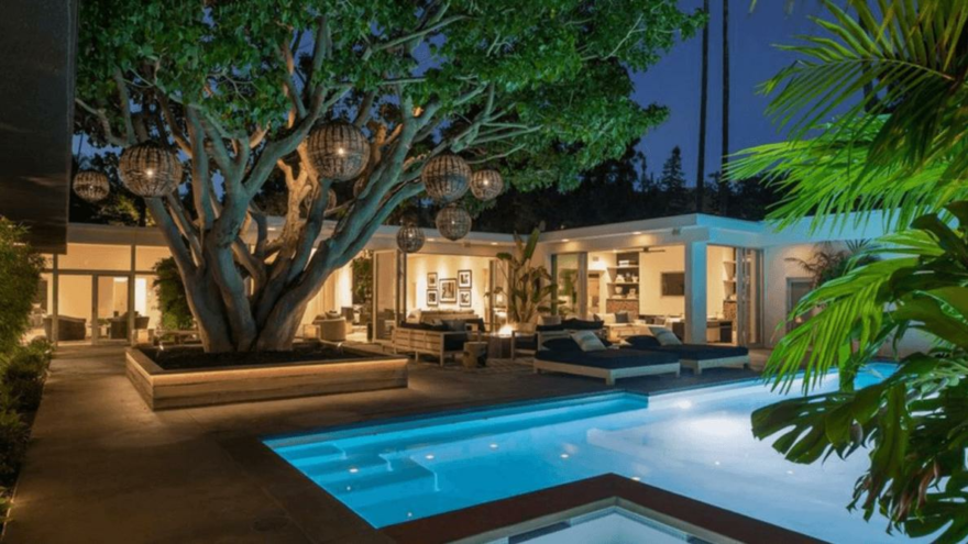 Cindy Crawford, evini 13,5 milyon dolara sattı