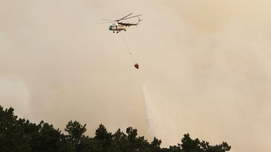 Çine’deki orman yangınına 12 helikopter ile müdahale ediliyor