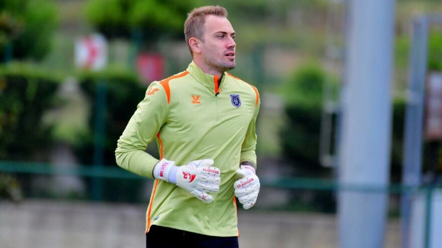Mert Günok, Başakşehir’den ayrıldı: Beşiktaş’a imza atacak