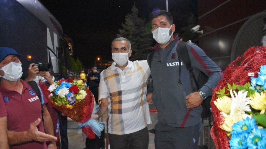 Trabzonspor’a Malatya’da çiçekli karşılama