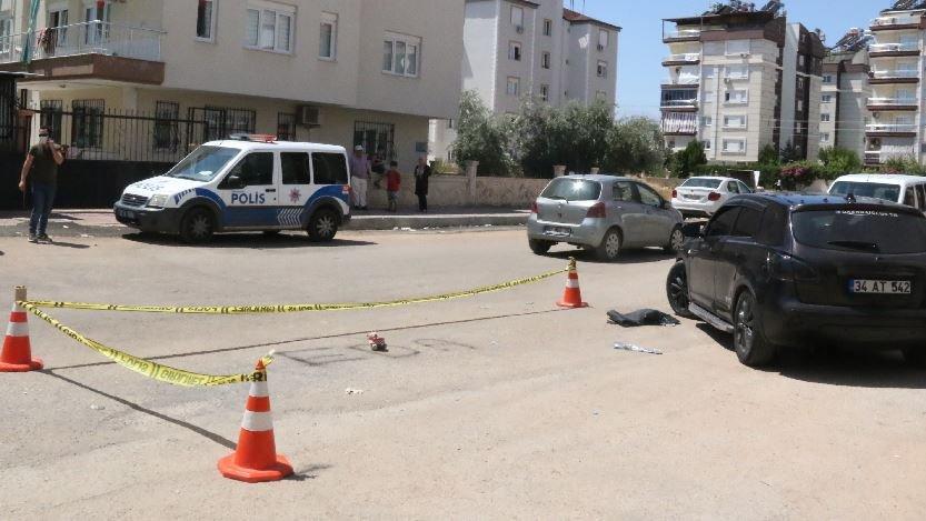 Romantik sevgili kız arkadaşının komşusunu vurdu