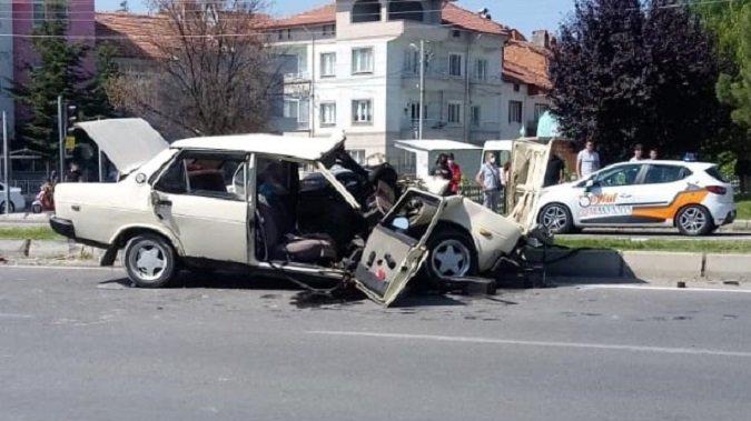 TIR ile otomobil çarpıştı: 6 yaralı