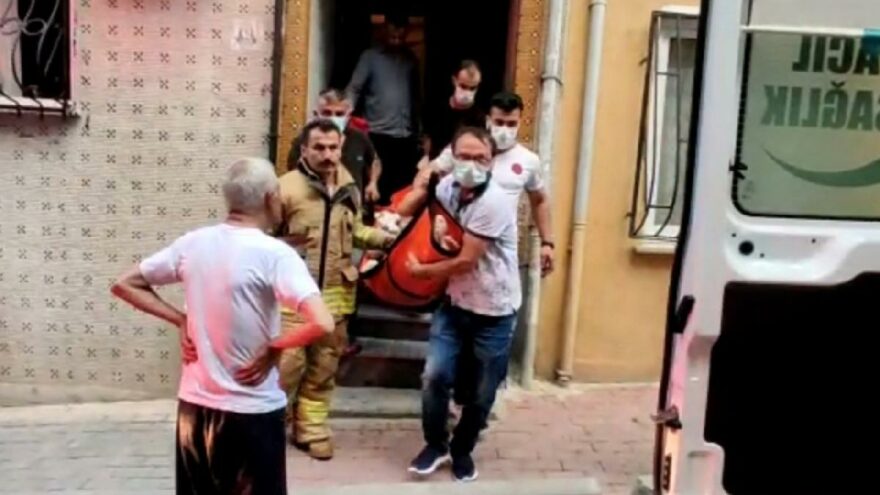 Evde fenalaşan kadını itfaiye kurtardı