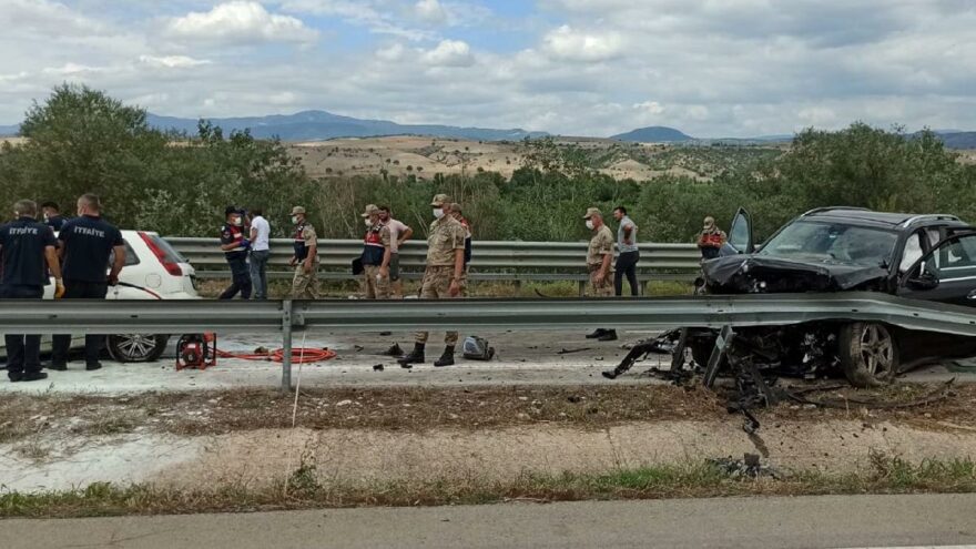 Kontrolden çıkıp karşı şeride geçti: 2 ölü, 5 yaralı