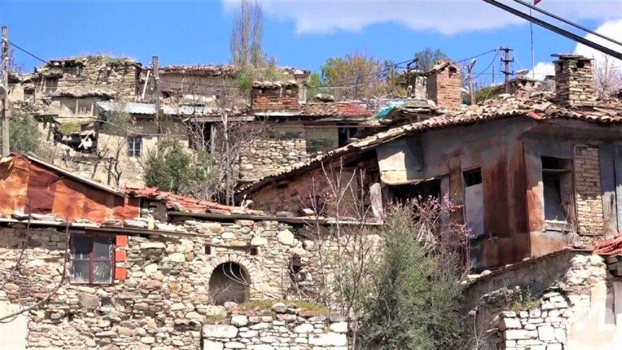 Antik kentin üzerinde yaşıyorlar