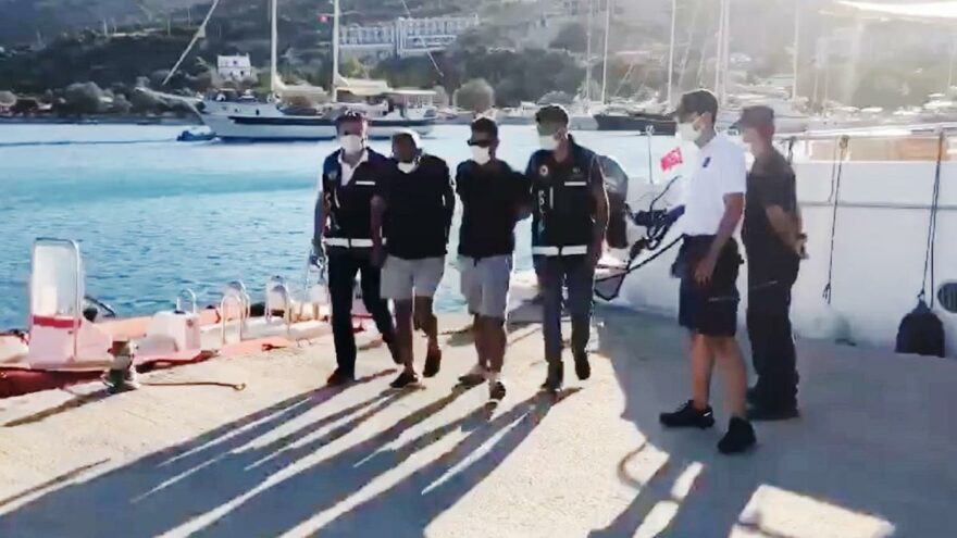 FETÖ’cüler tekneyle kaçarken yakalandı