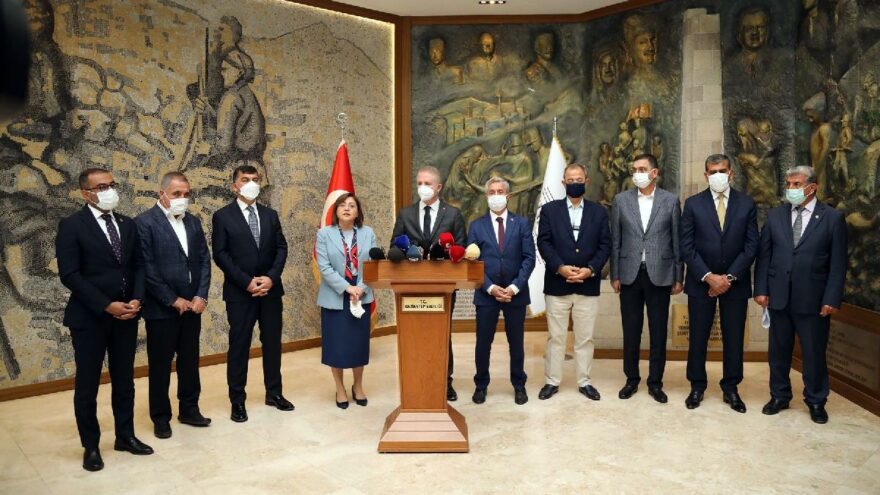 Festival iptal edildi, kaynağı afet bölgelerine gönderilecek