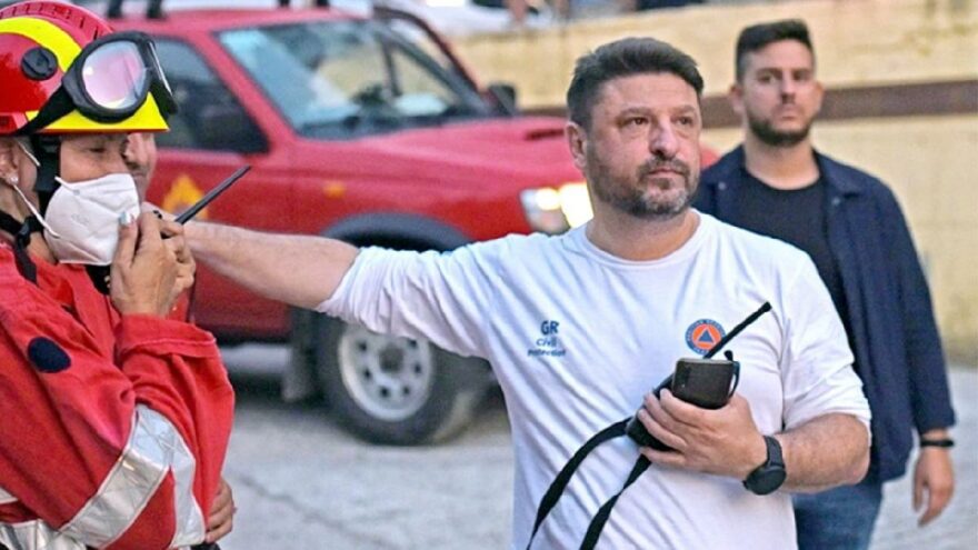 Yangınlarla mücadele eden Yunanistan Bakan Yardımcısı Hardalias kalp krizi geçirdi