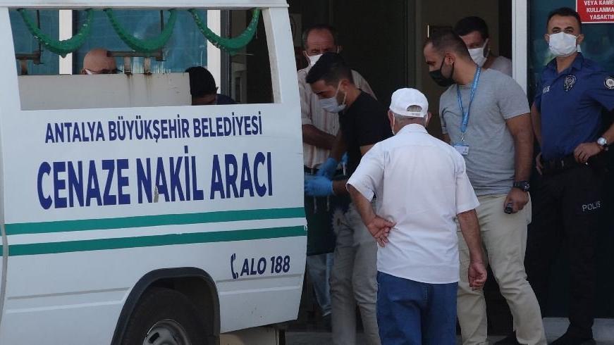 Bahçeden kaçan boğasını yakalamak isterken öldü