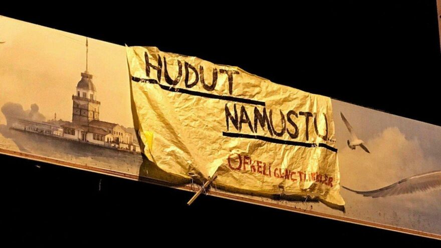 ‘Hudut Namustur’ yazılı pankartı asan 6 genç gözaltına alındı