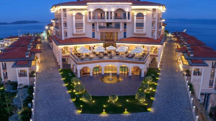 Yassıada’da inşa edilen lüks otel açıldı