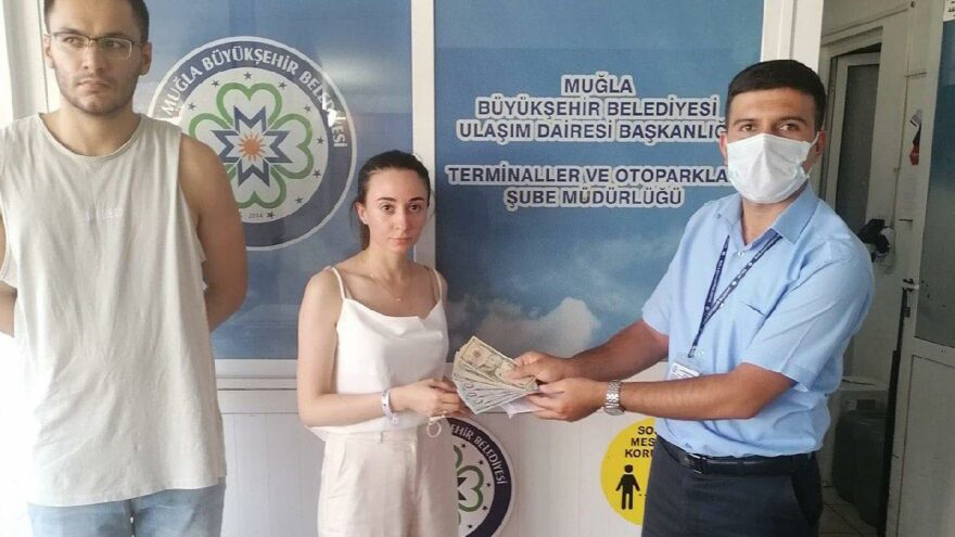 Otobüs şoföründen Rus turisti sevindiren hareket