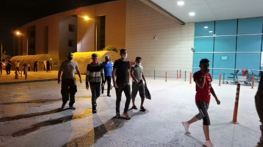 Taksiyle seyahat eden 5 kaçak göçmen yakalandı