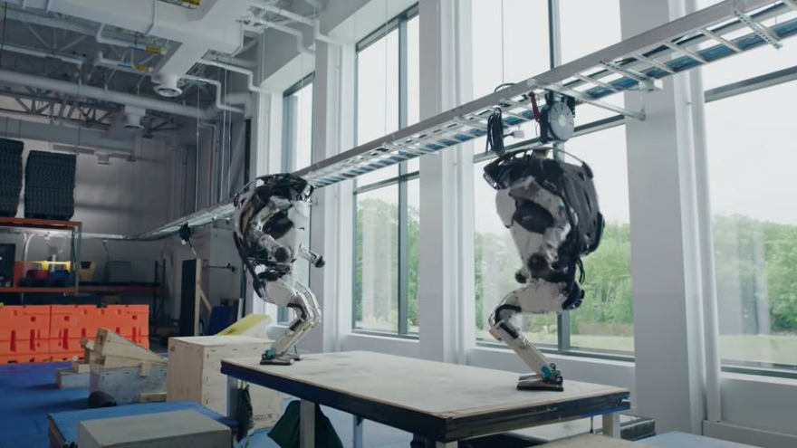 Robotik teknolojide son gelişme: Atlas robottan yeni görüntüler yayınlandı