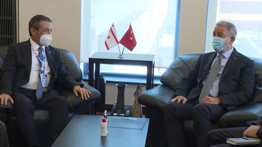 Bakan Akar, KKTC Dışişleri Bakanı Ertuğruloğlu ile görüştü