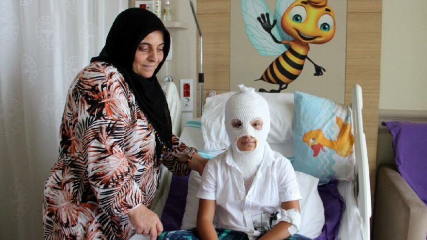 Kolonya ve çakmaklı oyun yaktı