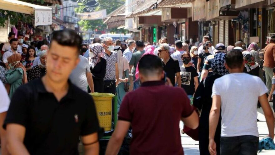 Vakaların 2 kat arttığı Gaziantep’te caddeler dopdolu